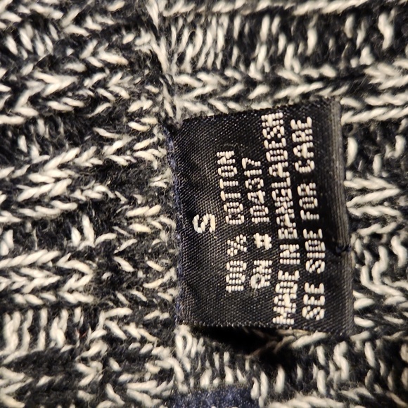 Derek heart sweater size small - Picture 8 of 9